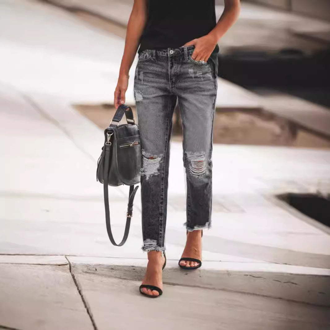 Stir fried salt cat with torn hole jeans for women