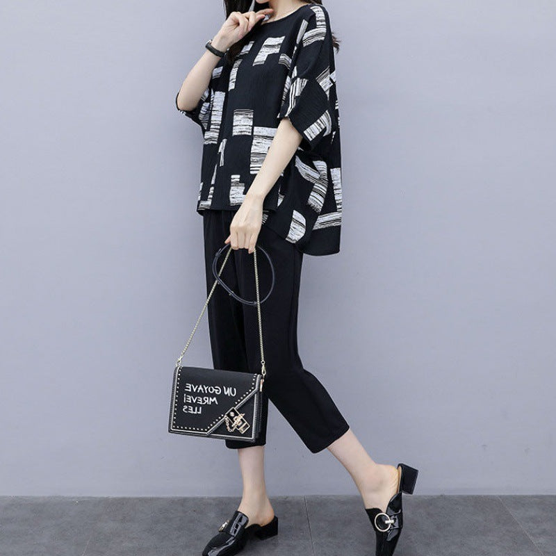 Fashionable Loose Two-Piece Set for Plus-Size WomenShort Sleeve Top with Tummy Coverage Comfortable and Slimming Design