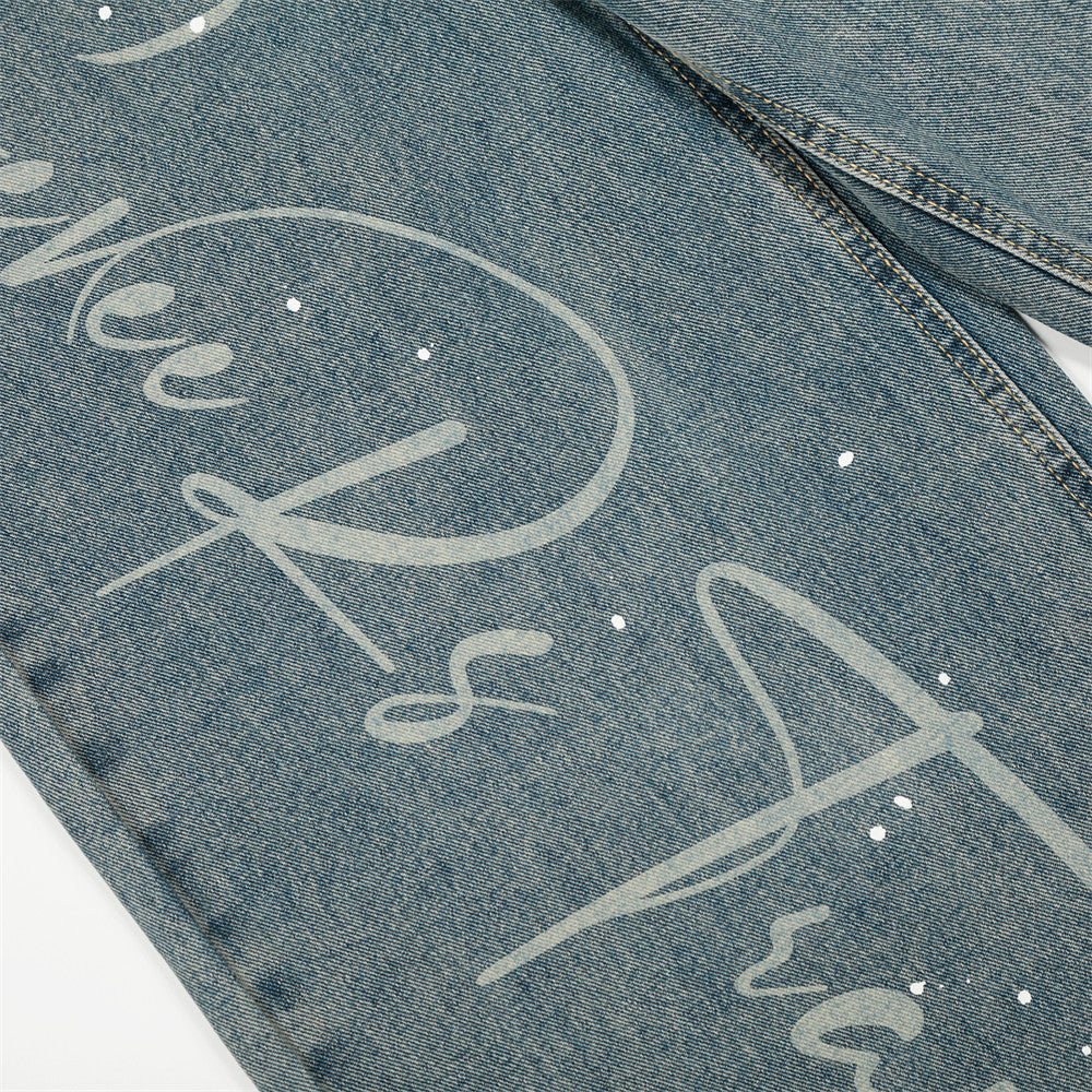 Graffiti printed curved knife jeans