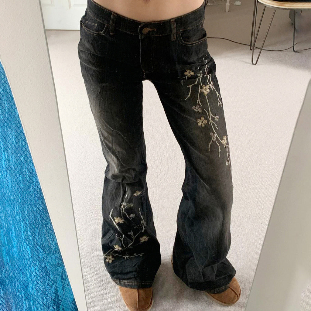 Plant flower embroidery slim fit and slimming flared jeans