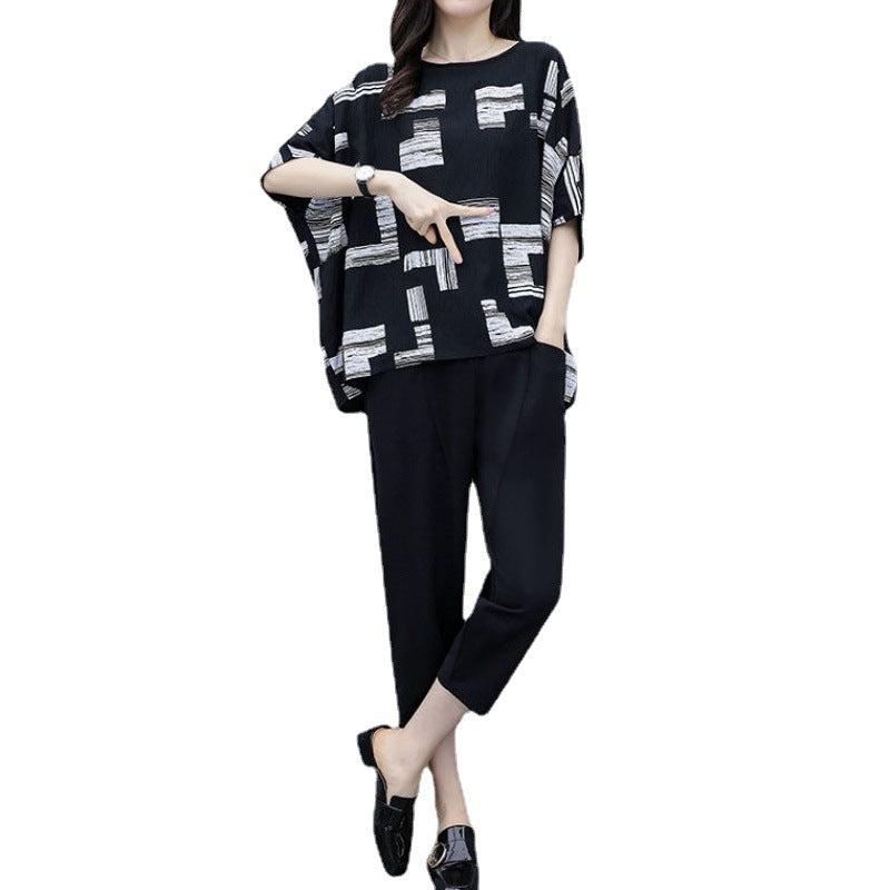 Fashionable Loose Two-Piece Set for Plus-Size WomenShort Sleeve Top with Tummy Coverage Comfortable and Slimming Design