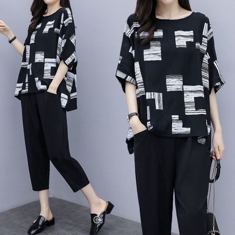 Fashionable Loose Two-Piece Set for Plus-Size WomenShort Sleeve Top with Tummy Coverage Comfortable and Slimming Design