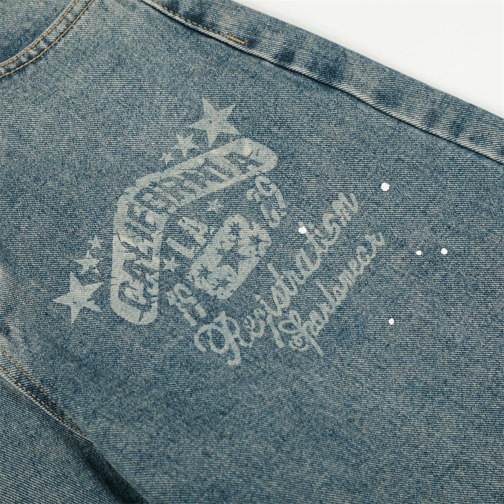 Graffiti printed curved knife jeans
